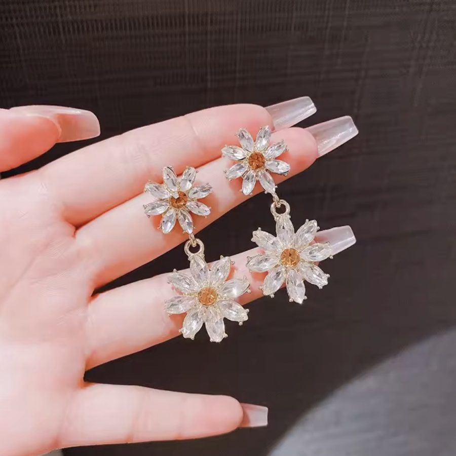 Sparkly Daisy Studs